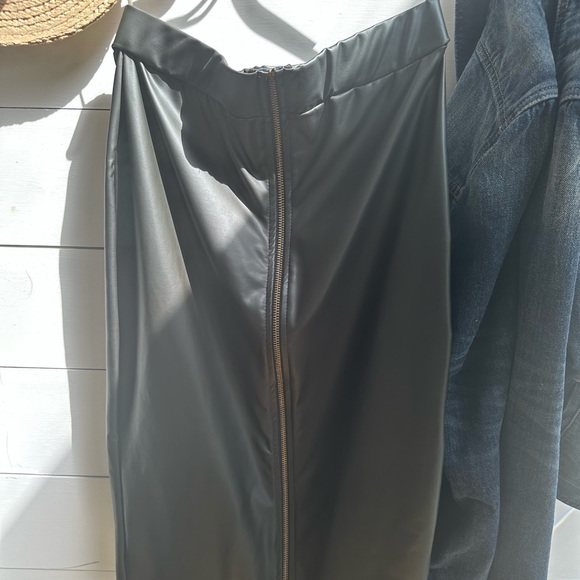 ❤️ Olive Leather Zipper High Waist Pencil Skirt - Picture 2 of 4